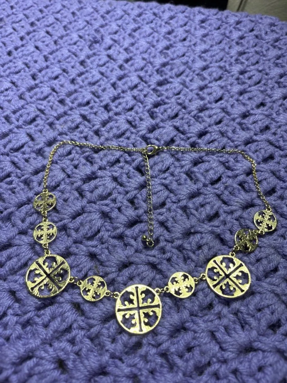 Goldtone Circle Necklace Lobster Clasp 16-19 inches Long
